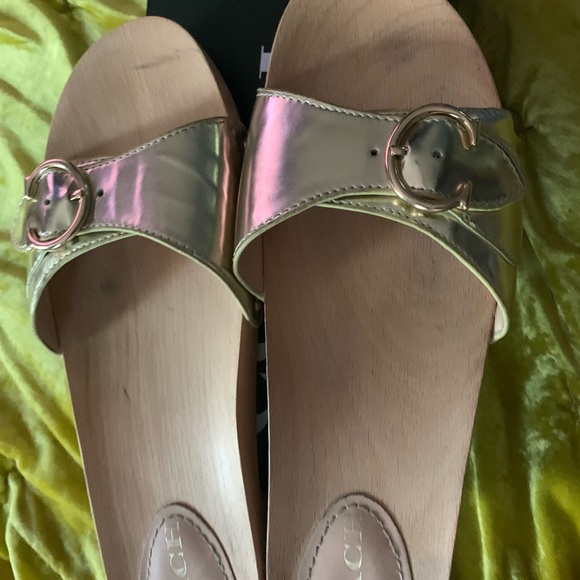 Coach metallic gold sandals - Picture 2 of 8